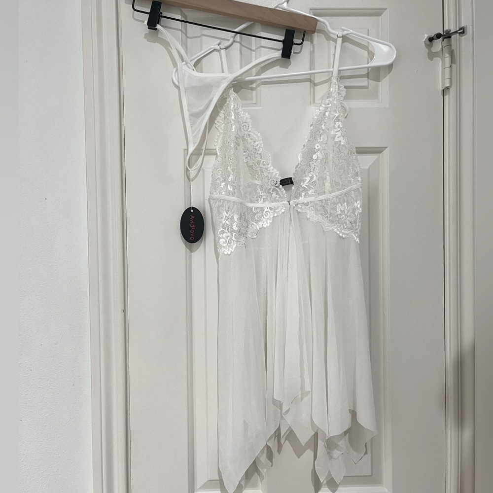 AvidLove NWT White Lace Lingerie Cover Slip w Matching G-String Thong Set size M